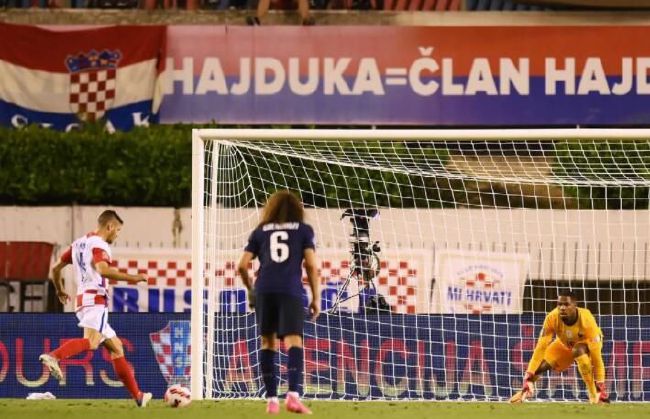 天空体育预测本轮英超：维拉2-1曼城曼联1-2切尔西天空体育预测英超第15轮（北京时间12月6日、7日的比赛）赛果，维拉主场2-1胜曼城，曼联主场1-2不敌切尔西。